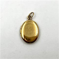 14k Yellow Gold Vintage Classic Engraved Oval Locket Pendant